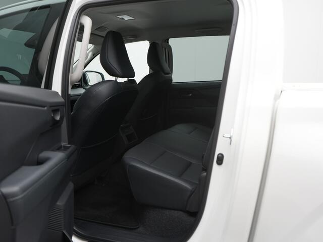 Toyota HI-LUX TOYOTA HILUX Professional Dubbele Cabine n.n.b. Auto is niet direct beschikbaar. Incl. bedliner kunstof