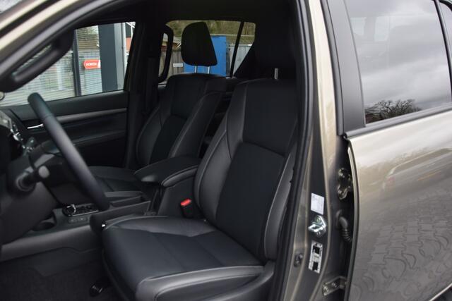 Toyota HI-LUX 2.8 D-4D DUBBEL CABIN 48V HYBRIDE INVINCIBLE A/T 4WD 2 ZITS VAN