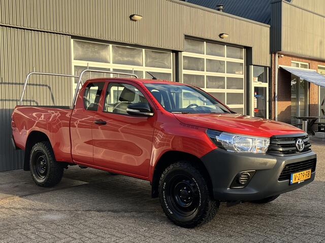 Toyota HI-LUX HiLux 2.4 D-4D-F Xtra Cab Cool Comfort Airco Trekhaak 3500kg trekgewicht Telefoonverbinding Pick-up Open laadbak 2-Persoons 4x4 Off-road Ex overheid