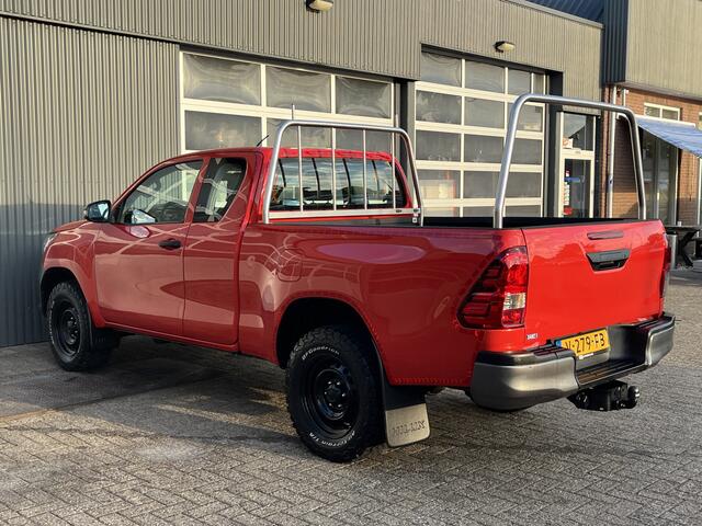 Toyota HI-LUX HiLux 2.4 D-4D-F Xtra Cab Cool Comfort Airco Trekhaak 3500kg trekgewicht Telefoonverbinding Pick-up Open laadbak 2-Persoons 4x4 Off-road Ex overheid