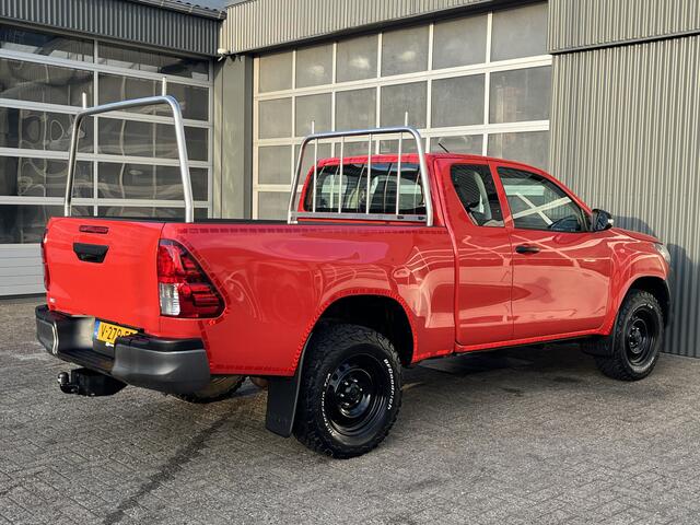 Toyota HI-LUX HiLux 2.4 D-4D-F Xtra Cab Cool Comfort Airco Trekhaak 3500kg trekgewicht Telefoonverbinding Pick-up Open laadbak 2-Persoons 4x4 Off-road Ex overheid