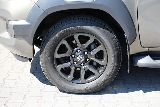 Toyota HI-LUX 2.8 D-4D X-TRA CAB INVINCIBLE A/T 4WD VAN
