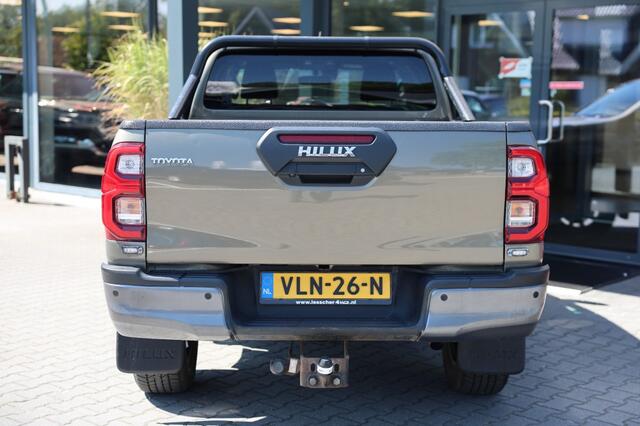 Toyota HI-LUX 2.8 D-4D X-TRA CAB INVINCIBLE A/T 4WD VAN