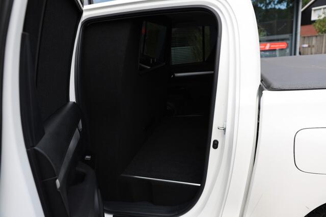 Toyota HI-LUX 2.4 D-4D DUBBEL CABIN PROFESSIONAL 2 ZITS 4WD VAN