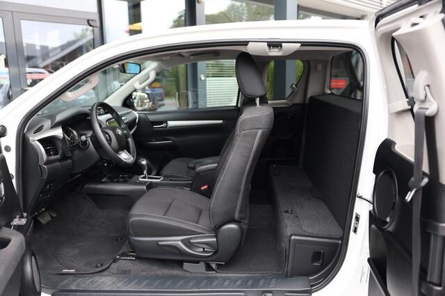 Toyota HI-LUX 2.4 D-4D X-TRA CAB CHALLENGER A/T 4WD VAN MARGE