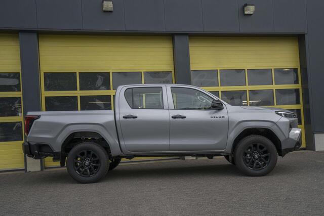 Toyota HI-LUX Hilux 2.8 D-4D MHEV Double Cab Auto 4WD 18 Inch