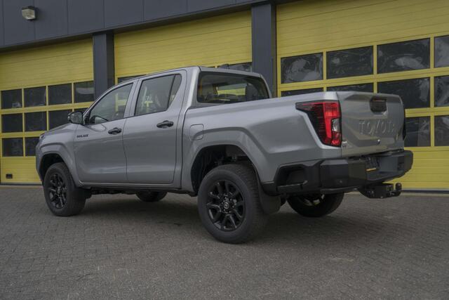 Toyota HI-LUX Hilux 2.8 D-4D MHEV Double Cab Auto 4WD 18 Inch