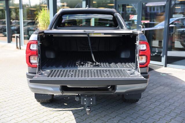 Toyota HI-LUX 2.8 D-4D X-TRA CAB INVINCIBLE A/T 4WD VAN