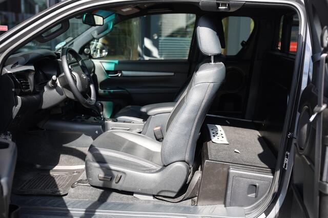 Toyota HI-LUX 2.8 D-4D X-TRA CAB INVINCIBLE A/T 4WD VAN