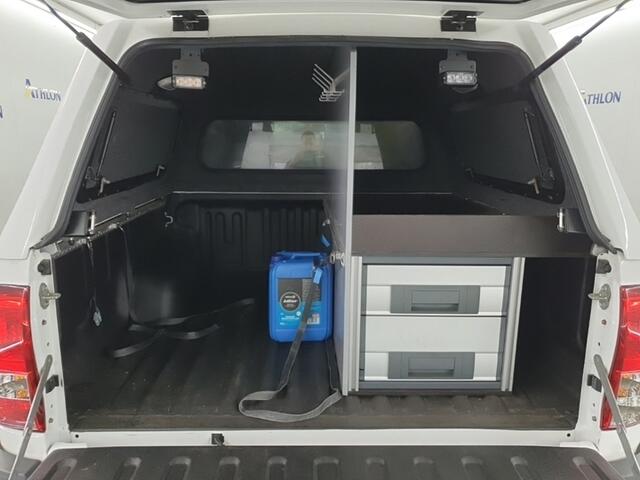 Toyota HI-LUX HiLux 2.4 D-4D Double Cab Professional HARDTOP | TREKHAAK | CLIMA | LMV