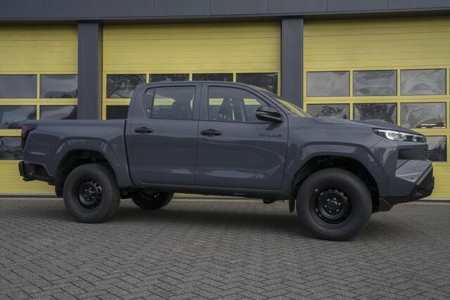 Toyota HI-LUX Hilux 2.8 D-4D MHEV Double Cab Auto 4WD Active