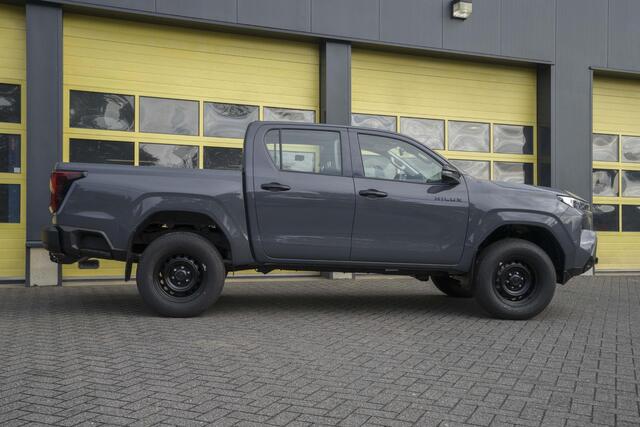 Toyota HI-LUX Hilux 2.8 D-4D MHEV Double Cab Auto 4WD Active