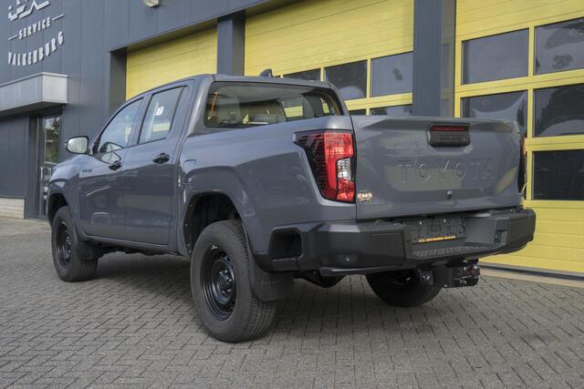 Toyota HI-LUX Hilux 2.8 D-4D MHEV Double Cab Auto 4WD Active