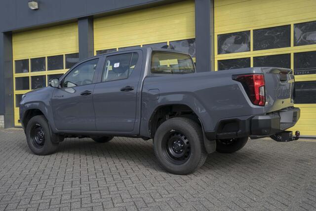 Toyota HI-LUX Hilux 2.8 D-4D MHEV Double Cab Auto 4WD Active