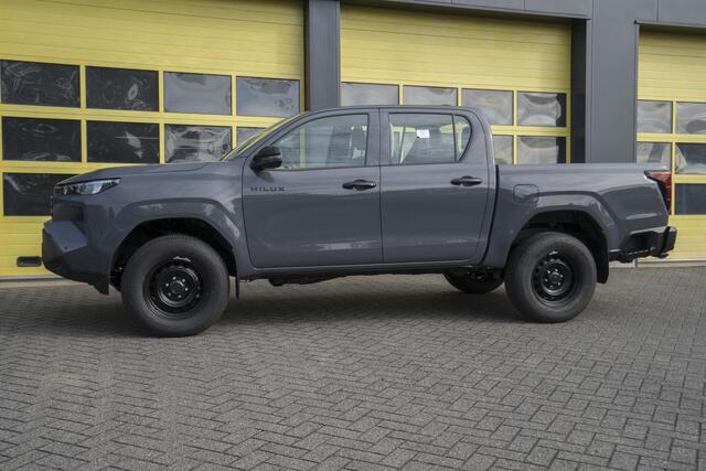 Toyota HI-LUX Hilux 2.8 D-4D MHEV Double Cab Auto 4WD Active