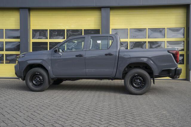 Toyota HI-LUX Hilux 2.8 D-4D MHEV Double Cab Auto 4WD Active