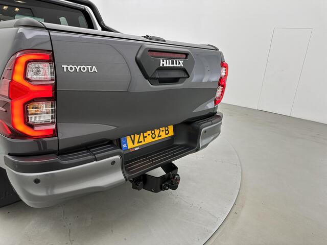 Toyota HI-LUX HiLux 2.8 D-4D Xtra Cab Invincible Leder Trekhaak 3.5t Navigatie Treeplanken Camera