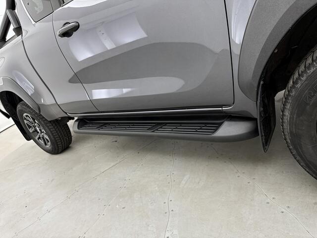 Toyota HI-LUX HiLux 2.8 D-4D Xtra Cab Invincible Leder Trekhaak 3.5t Navigatie Treeplanken Camera