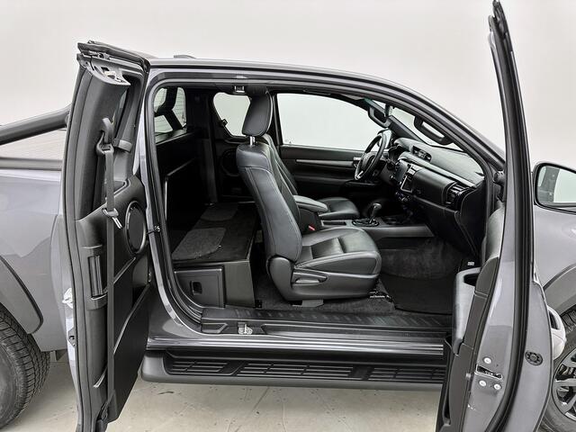 Toyota HI-LUX HiLux 2.8 D-4D Xtra Cab Invincible Leder Trekhaak 3.5t Navigatie Treeplanken Camera