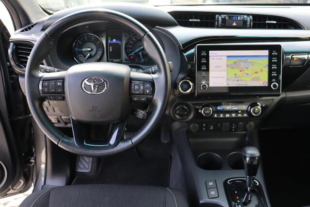 Toyota HI-LUX HiLux 2.8 D-4D Xtra Cab Invincible, sperdifferentieel, Euro 6, Trekhaak, Treeplanken, Climate control.
