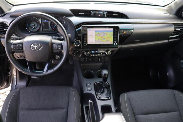 Toyota HI-LUX HiLux 2.8 D-4D Xtra Cab Invincible, sperdifferentieel, Euro 6, Trekhaak, Treeplanken, Climate control.