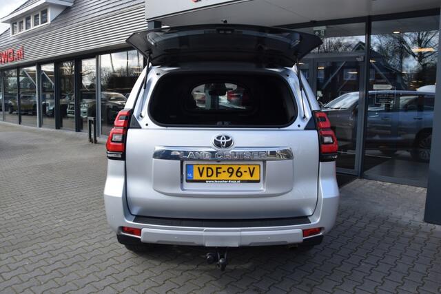 Toyota LAND CRUISER 150 2.8 D-4D 5DRS PROFESSIONAL A/T VAN