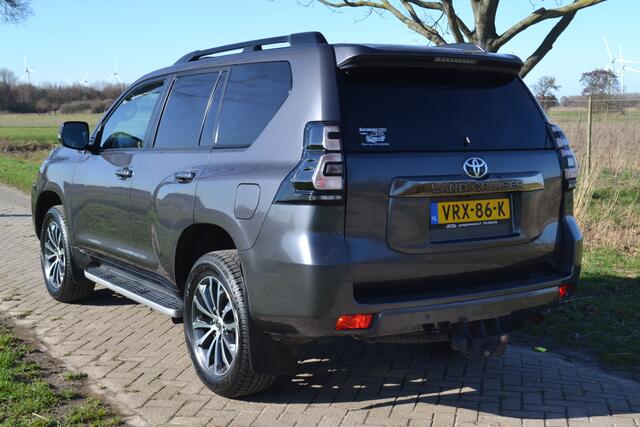 Toyota LAND CRUISER 150 2.8 D-4D-F Executive Window Van