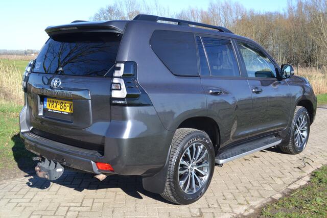 Toyota LAND CRUISER 150 2.8 D-4D-F Executive Window Van