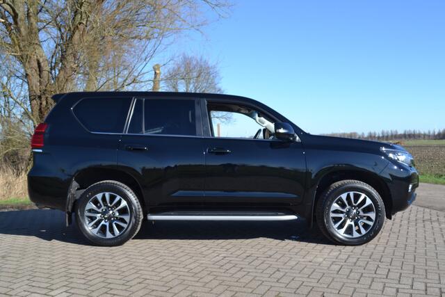 Toyota LAND CRUISER 150 2.8 D-4D-F Professional Window Van