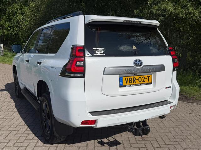 Toyota LAND CRUISER 150 2.8 D-4D-F Comfort Window Van