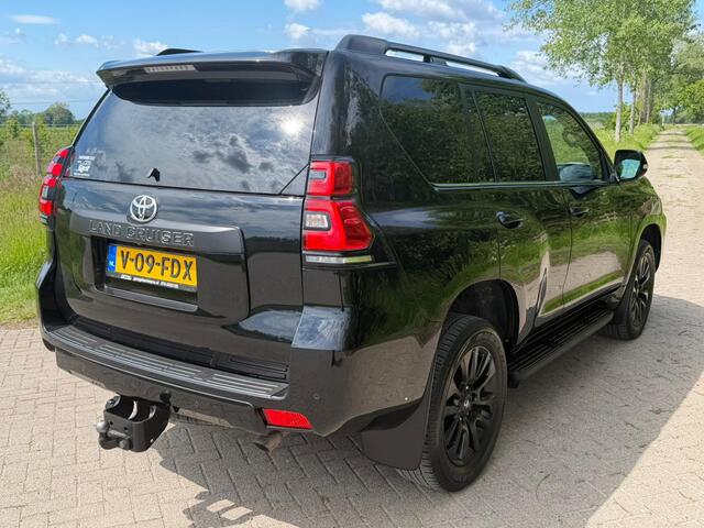 Toyota LAND CRUISER 150 2.8 D-4D-F Professional Black line Window Van