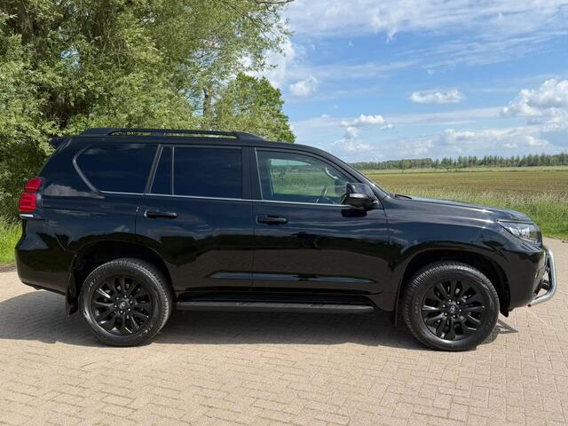 Toyota LAND CRUISER 150 2.8 D-4D-F Professional Black line Window Van