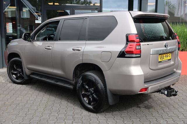 Toyota LAND CRUISER 150 2.8 D-4D 5DRS COMFORT A/T VAN