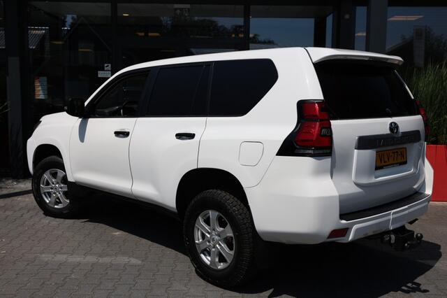 Toyota LAND CRUISER 150 2.8 D-4D 5DRS COMFORT A/T VAN