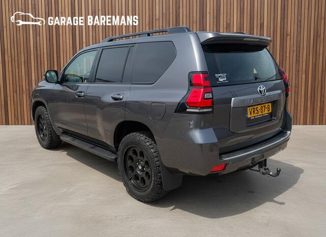 Toyota LAND CRUISER 150 2.8 D-4D-F Challenger Window Van