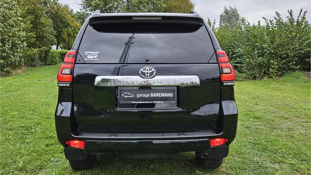 Toyota LAND CRUISER 2.8 D-4D Professional Blind VAN