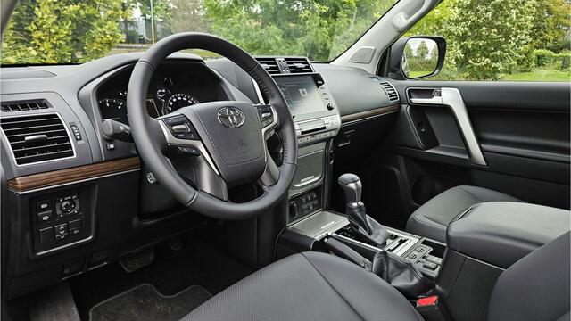 Toyota LAND CRUISER 2.8 D-4D Professional Blind VAN