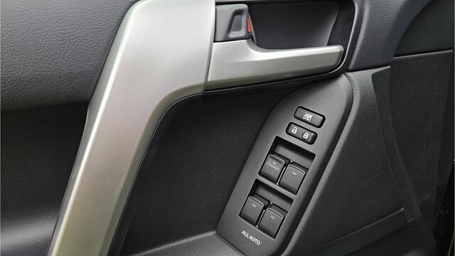 Toyota LAND CRUISER 2.8 D-4D Professional Blind VAN