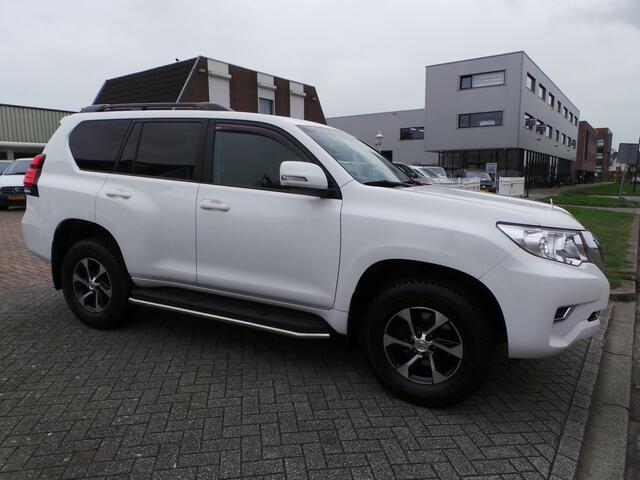 Toyota LAND CRUISER 2.8 D-4D-F Comfort High Roof Window Van Airco,Cruise,Navi,camera,Pdc,Trekhaak 3000kg trekken