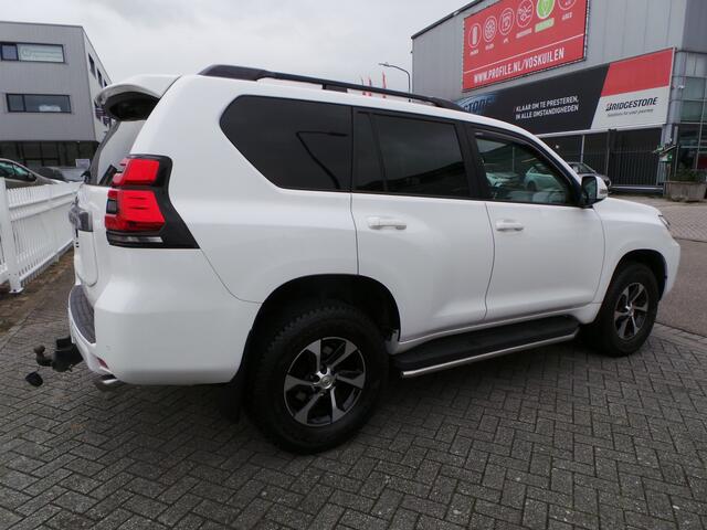 Toyota LAND CRUISER 2.8 D-4D-F Comfort High Roof Window Van Airco,Cruise,Navi,camera,Pdc,Trekhaak 3000kg trekken