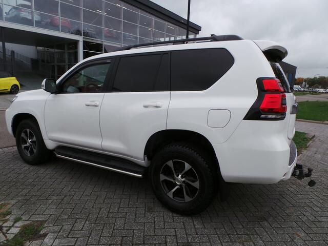Toyota LAND CRUISER 2.8 D-4D-F Comfort High Roof Window Van Airco,Cruise,Navi,camera,Pdc,Trekhaak 3000kg trekken