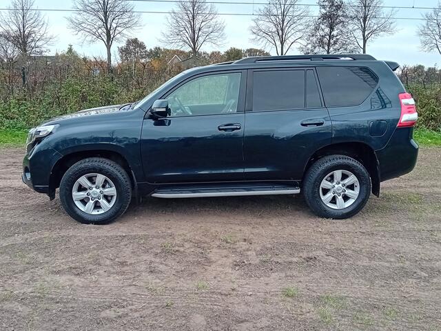 Toyota LAND CRUISER 2.8 D-4D-F SX Window Van
