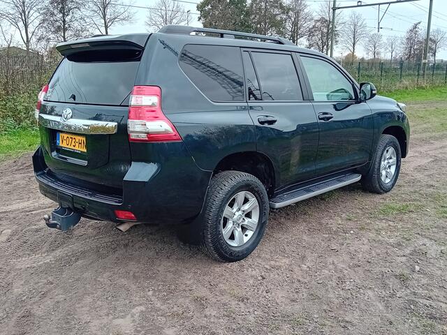 Toyota LAND CRUISER 2.8 D-4D-F SX Window Van