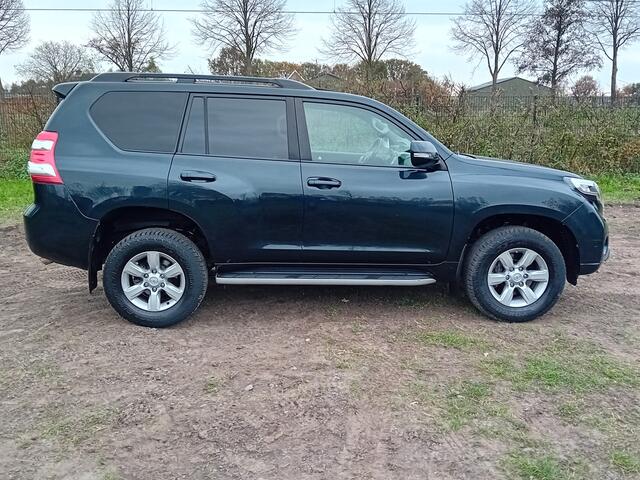 Toyota LAND CRUISER 2.8 D-4D-F SX Window Van