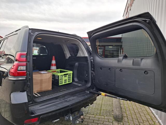 Toyota LAND CRUISER 2.8 D-4D-F Executive Window Van