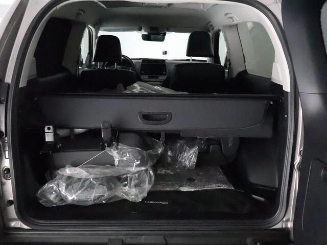 Toyota LAND CRUISER 2.8 D-4D-F Professional High Roof Blind Van Aut. (ex.BTW)