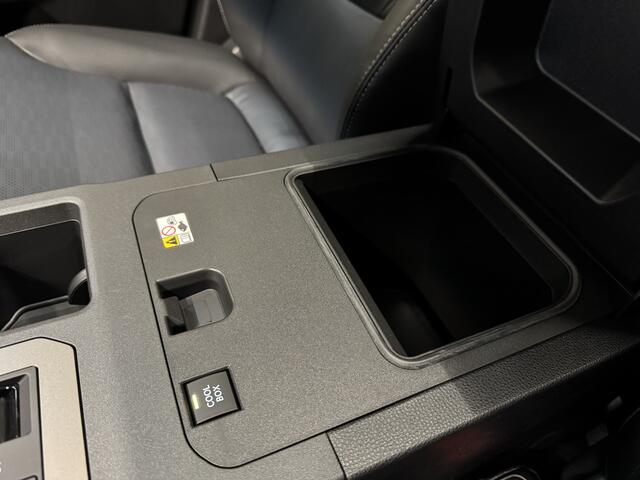 Toyota LAND CRUISER 250 2.8 D-4D-F Professional VAN