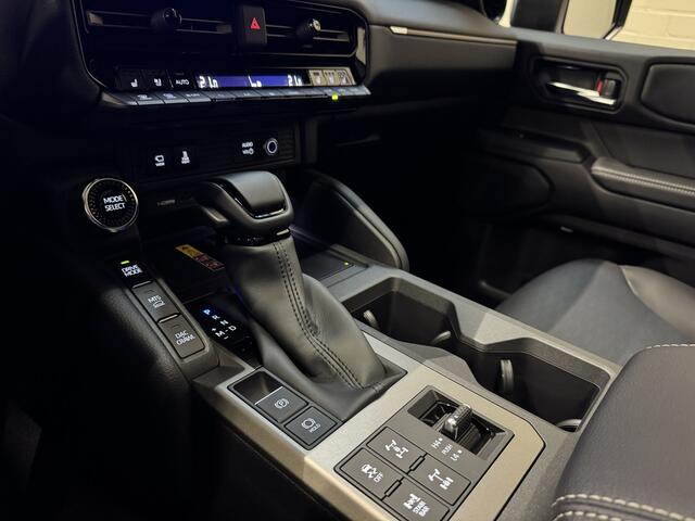 Toyota LAND CRUISER 250 2.8 D-4D-F Professional VAN