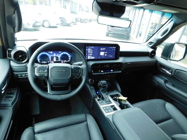 Toyota LAND CRUISER 2.8 D-4D Blind Van Professional