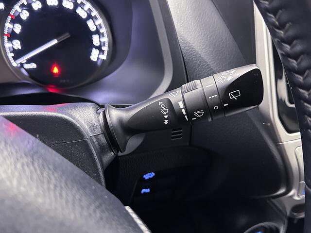 Toyota LAND CRUISER 2.8 D-4D-F Challenger Window Van 3500 kg Trekhaak Navigatie Achteruitrijcamera
